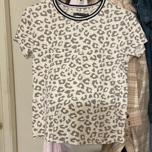 Abercrombie & Fitch Gray Patterned Tee